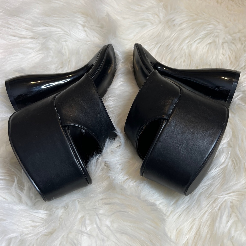 Like new pretty little thing heels